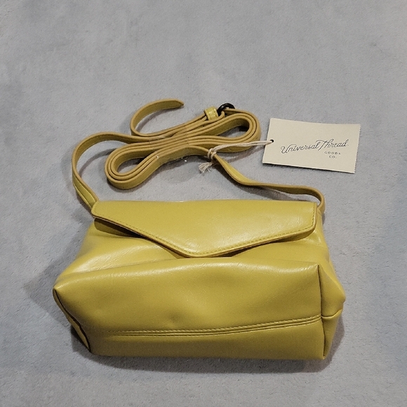 Universal Thread Handbags - Universal Thread Yellow Crossbody Bag